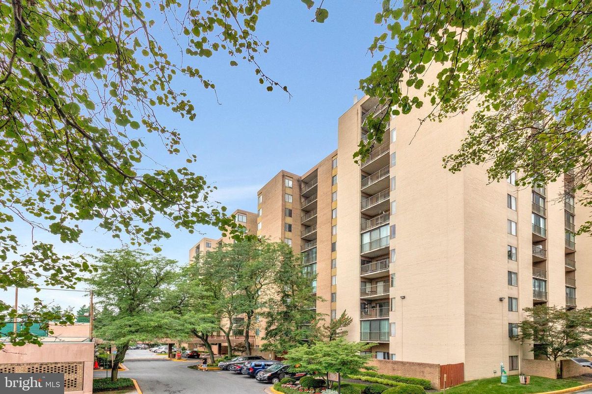 Exterior, Facade, Condo Building