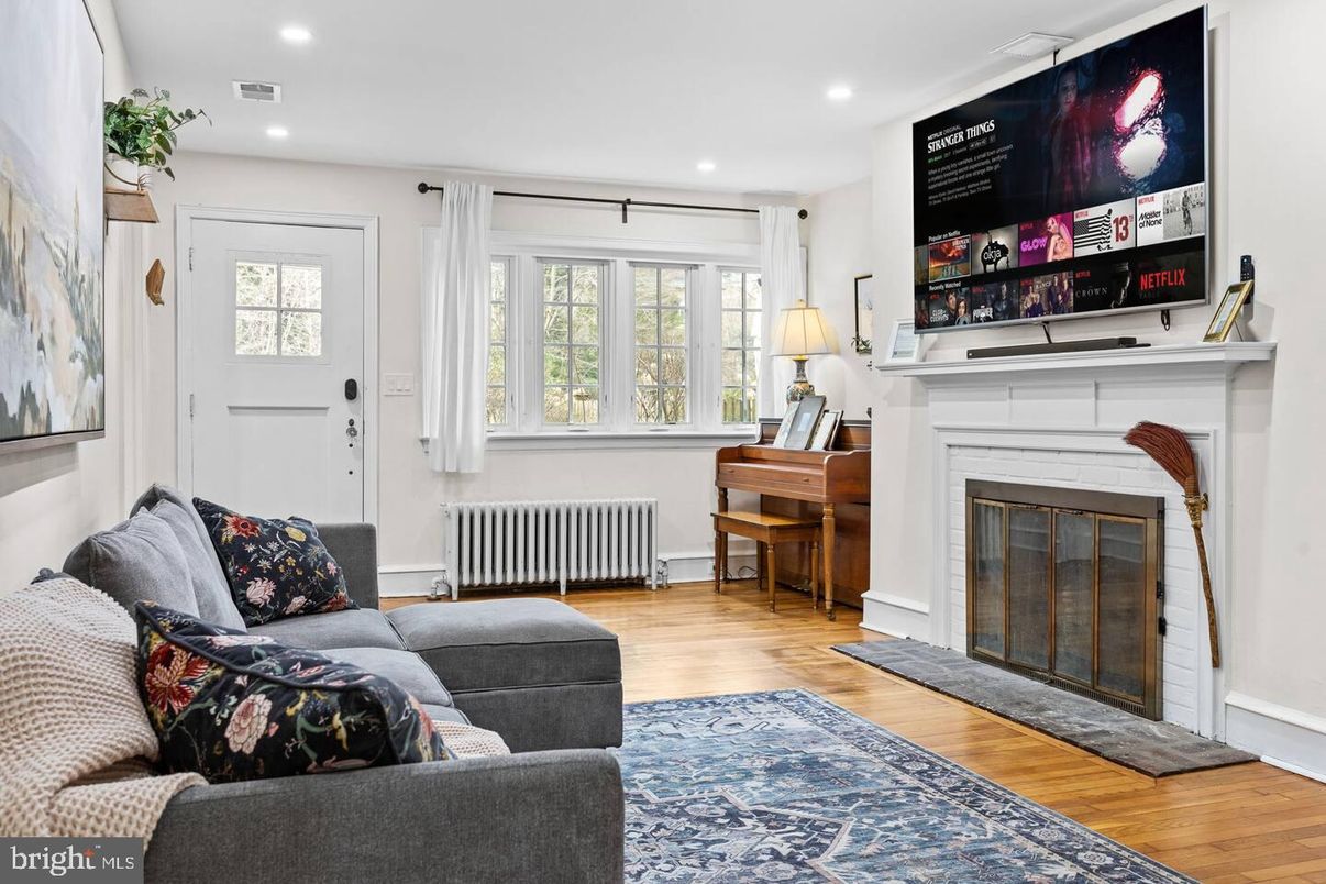 Fireplace, Interior, Living room, Piano, Recessed Lighting, Wood Texture Flooring