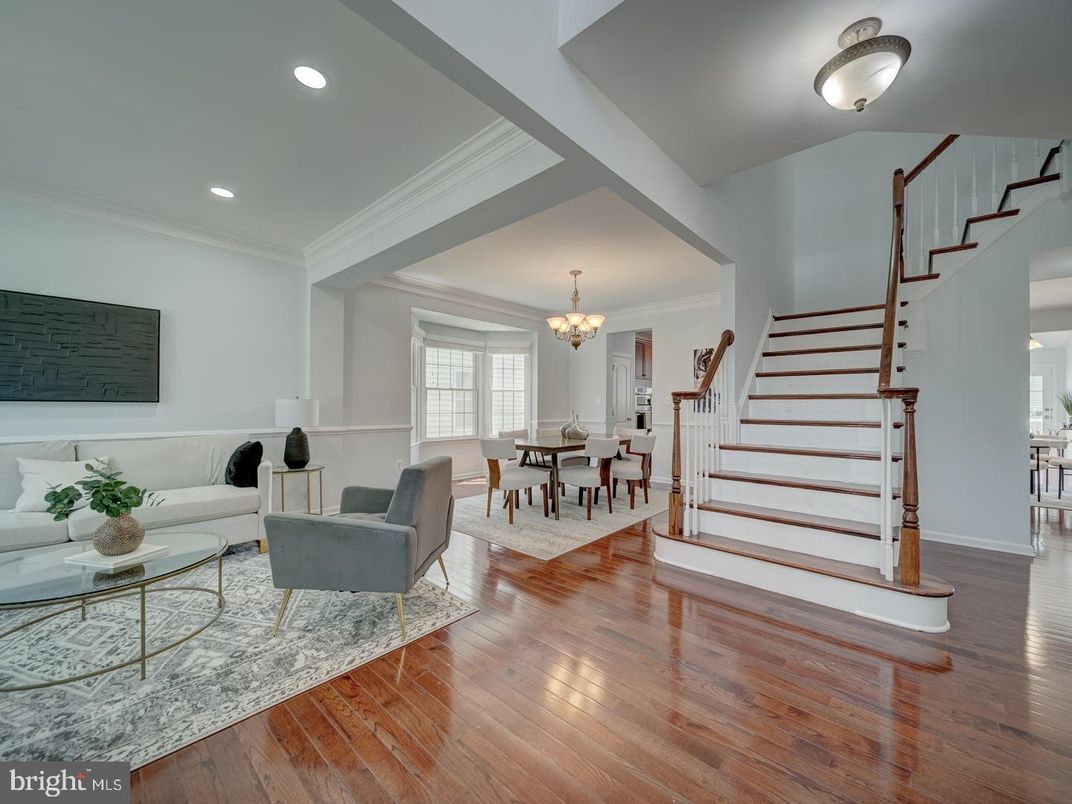 Chandelier, Dining room, Interior, Living room, Recessed Lighting, Wood Texture Flooring