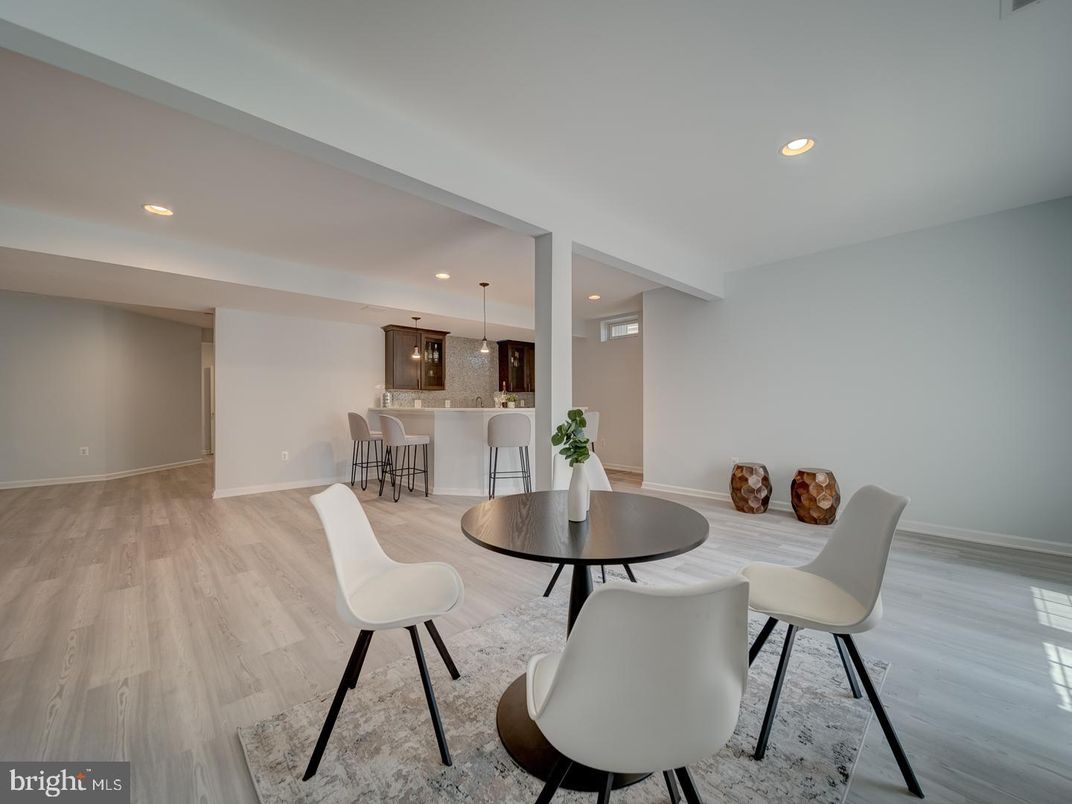 Dining room, Interior, Kitchen, Pendant Lights, Recessed Lighting, Wood Texture Flooring