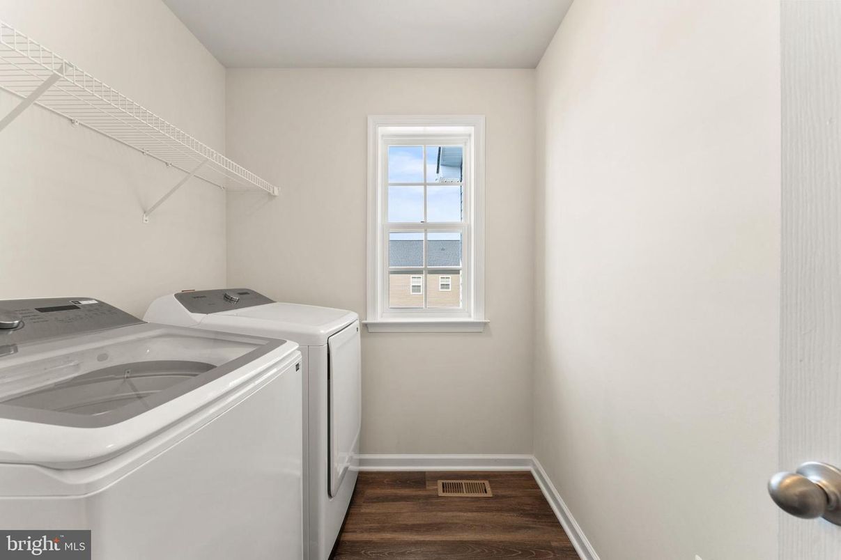 Interior, Washer, Wood Texture Flooring