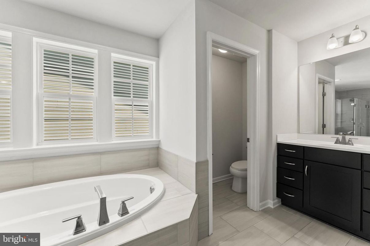 Bathroom, Dual Sink Vanities, Interior
