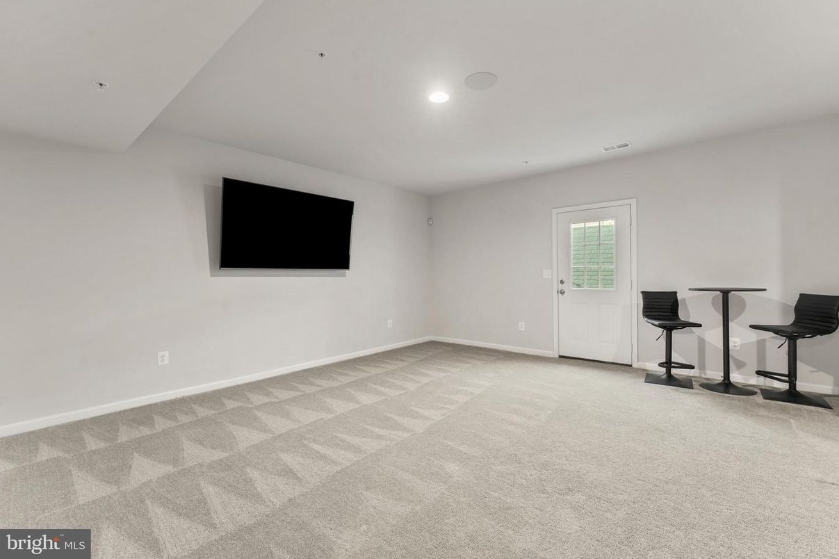 Empty room, Interior, Recessed Lighting