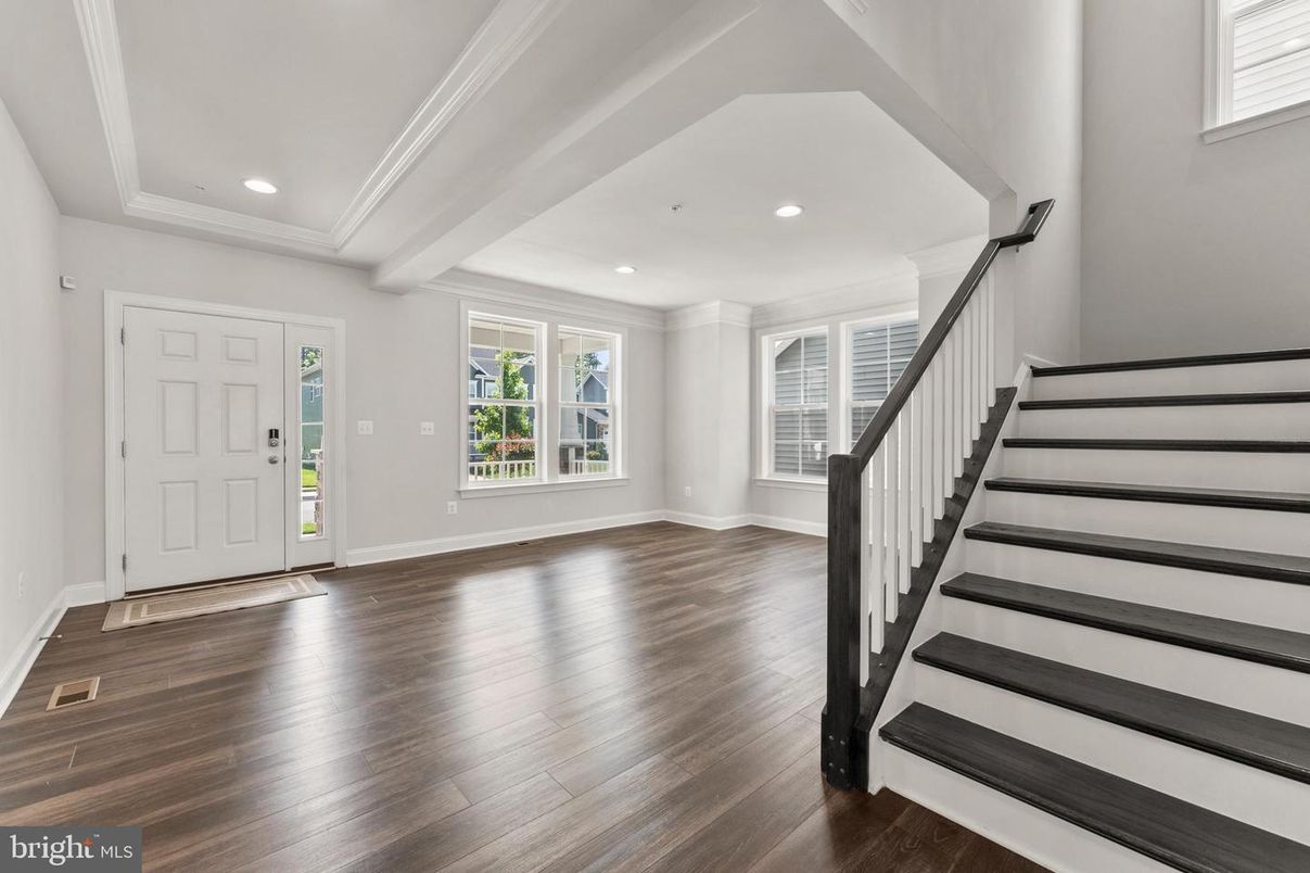 Interior, Recessed Lighting, Wood Texture Flooring