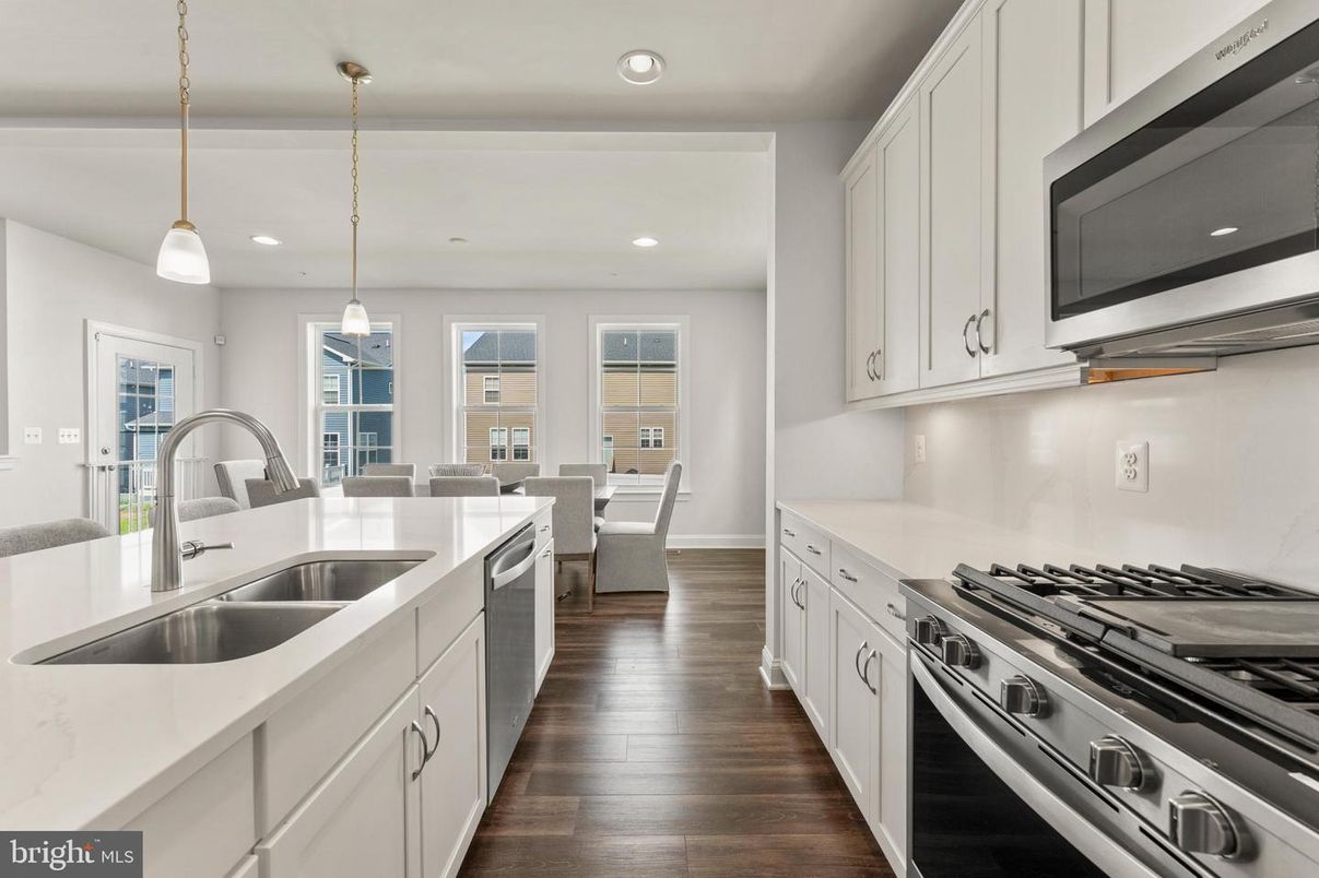 Dining room, Interior, Kitchen, Pendant Lights, Recessed Lighting, Stainless Steel Appliances, Wood Texture Flooring