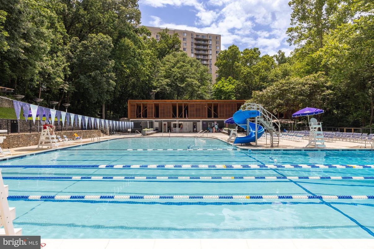 Exterior, Playground, Pool