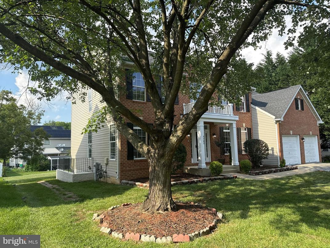Attached, Backyard, Exterior, Facade, Brick Facade, Cape Cod