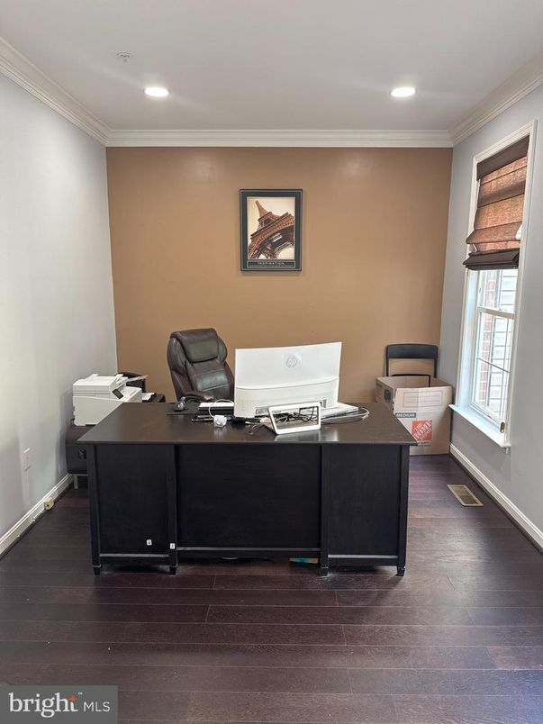 Home Office, Interior, Recessed Lighting, Wood Texture Flooring