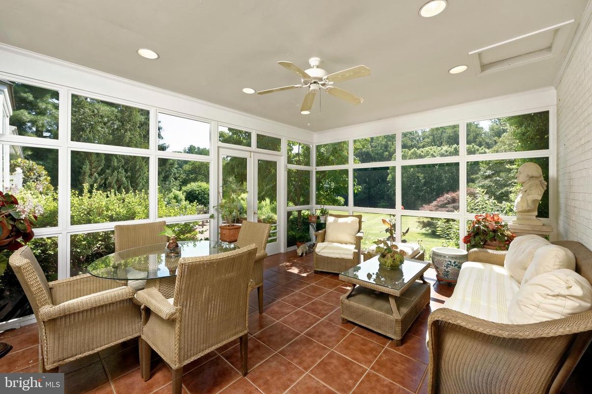 Dining room, Interior, Recessed Lighting, Sun Room