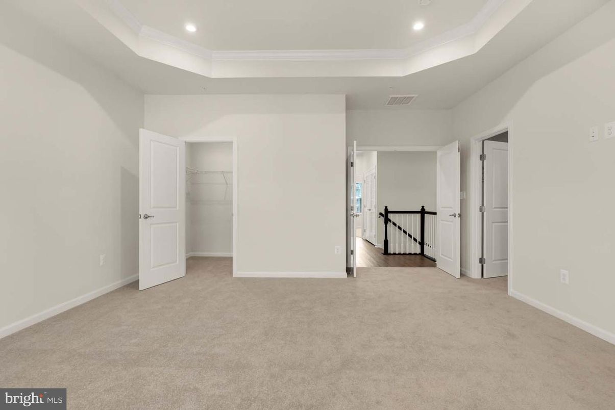 Empty room, Interior, Recessed Lighting