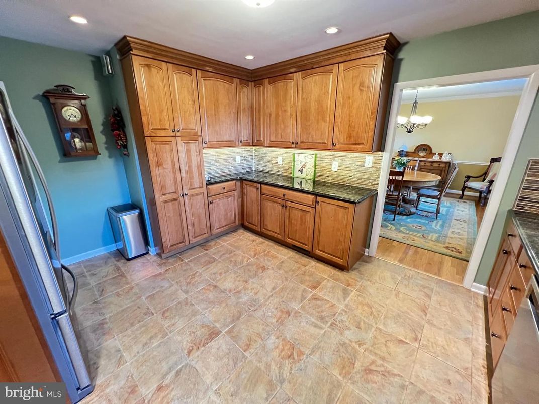 Chandelier, Dining room, Interior, Kitchen, Recessed Lighting, Wood Texture Flooring