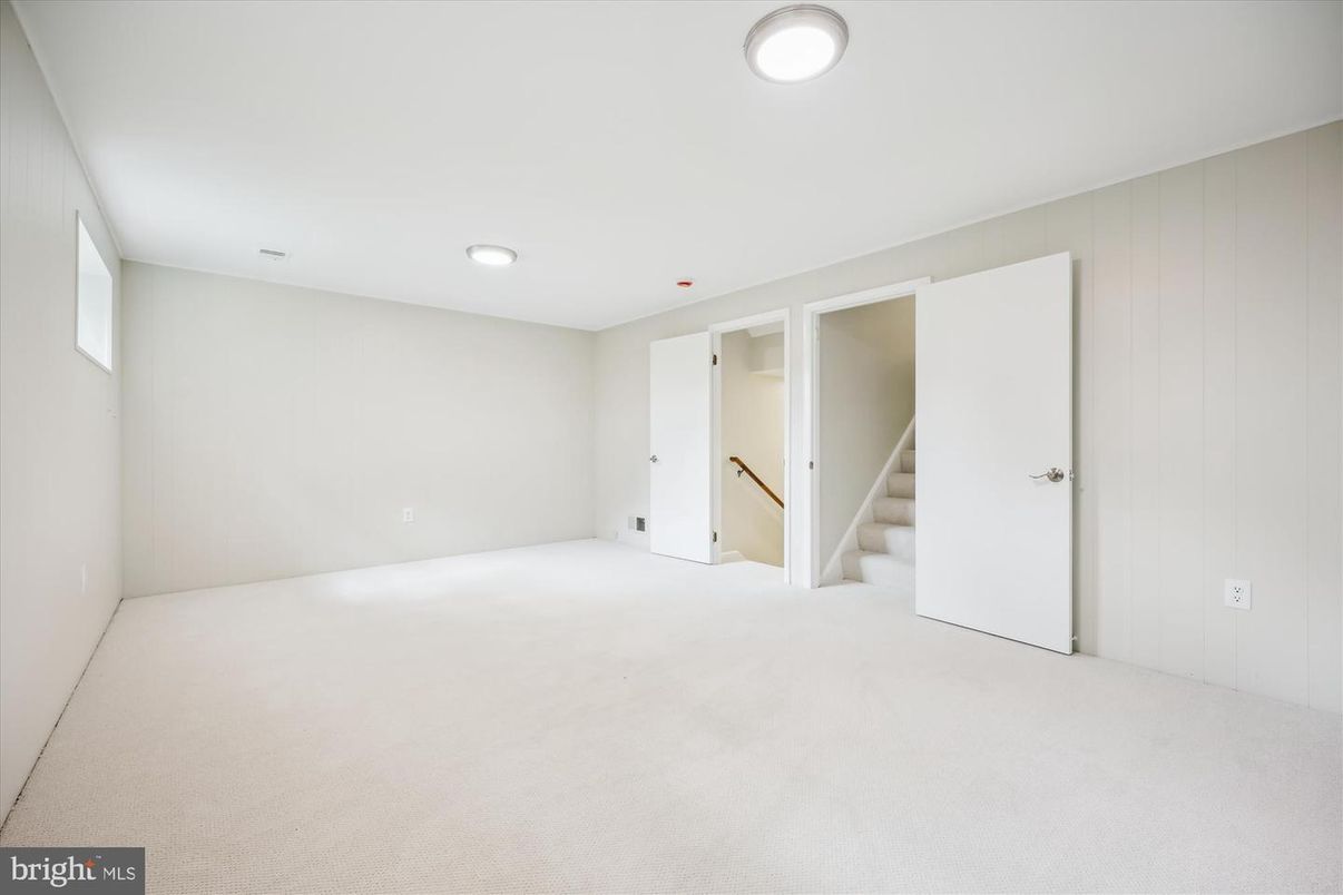 Empty room, Interior, Recessed Lighting