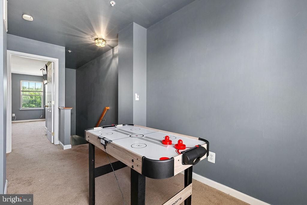 Game Room, Interior