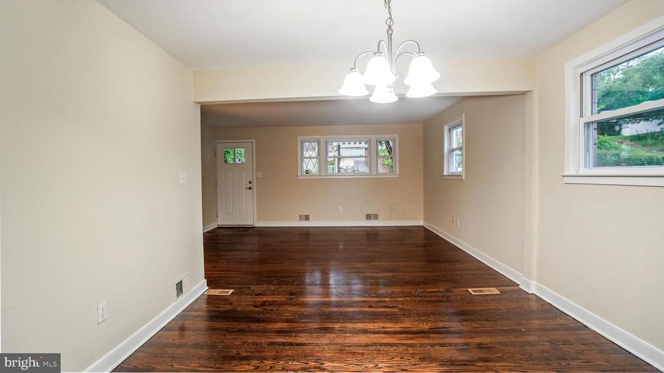 Empty room, Interior, Pendant Lights, Wood Texture Flooring