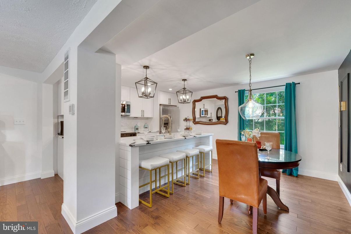 Dining room, Interior, Kitchen, Pendant Lights, Wood Texture Flooring