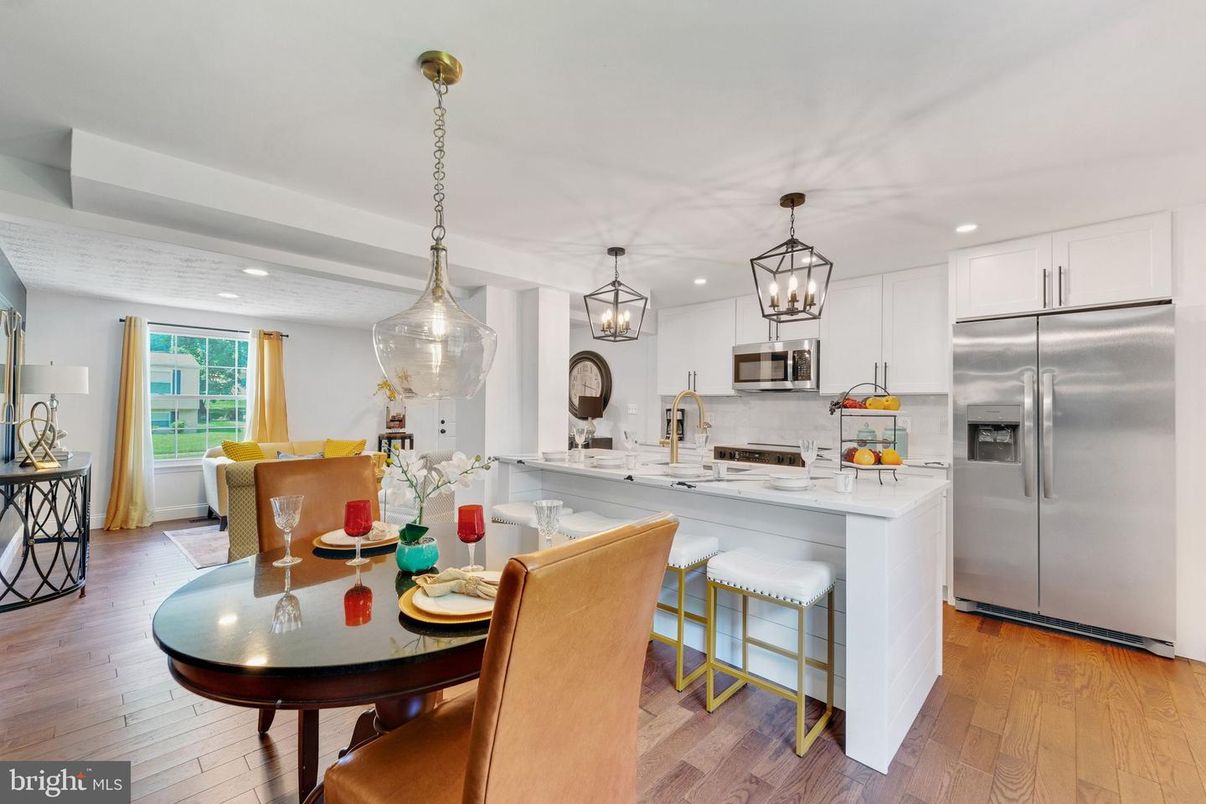 Dining room, Interior, Kitchen, Pendant Lights, Recessed Lighting, Stainless Steel Appliances, Wood Texture Flooring