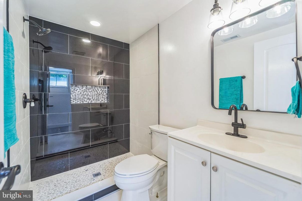 Bathroom, Interior, Recessed Lighting