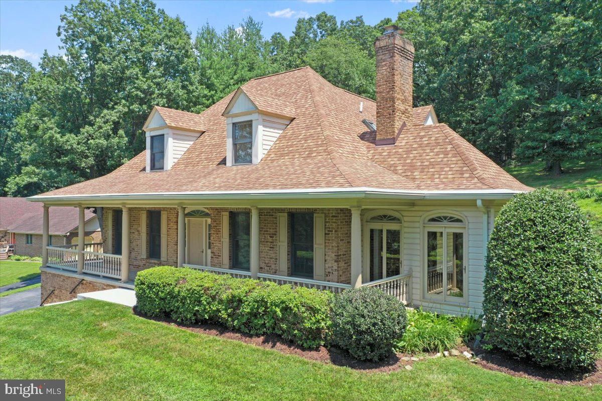 Exterior, Facade, Cape Cod