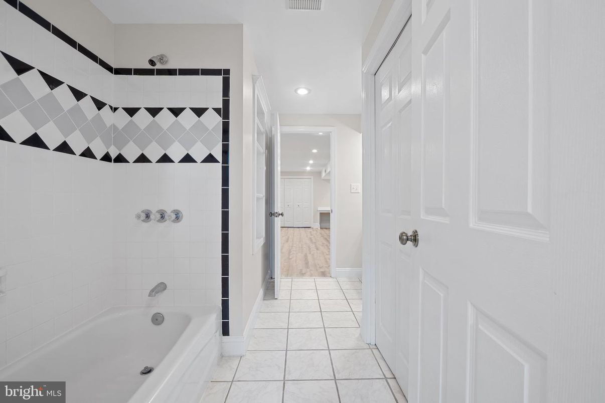 Bathroom, Interior, Marble, Recessed Lighting