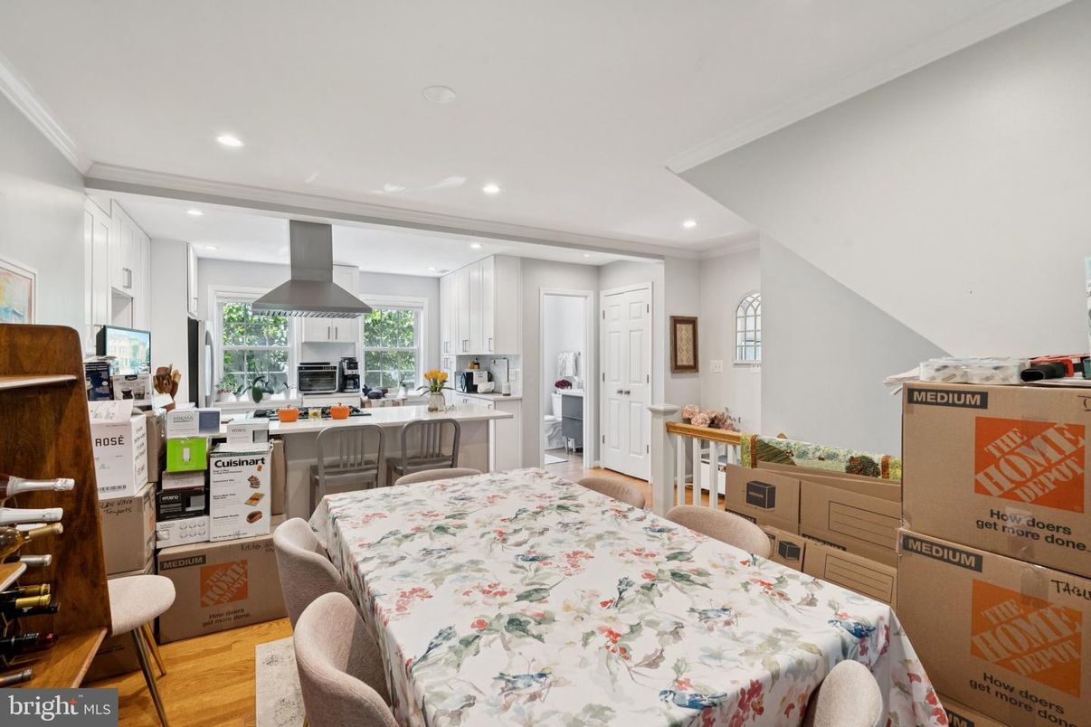 Dining room, Interior, Kitchen, Recessed Lighting, Wood Texture Flooring