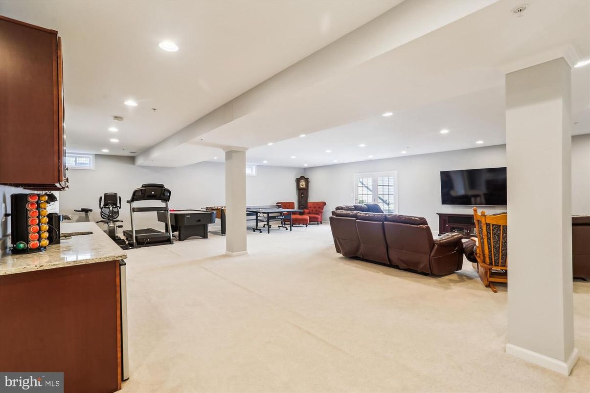 Fitness Equipment, Interior, Living room, Recessed Lighting