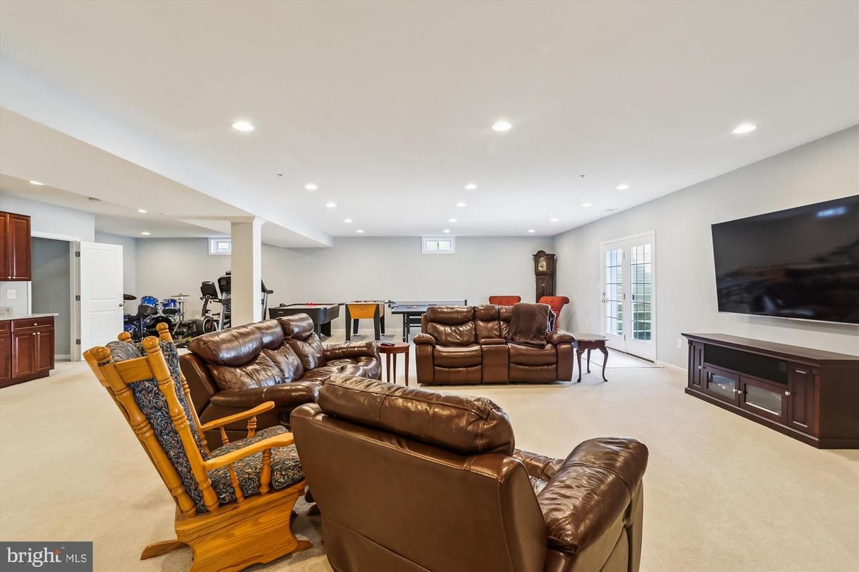 Fitness Equipment, Interior, Living room, Recessed Lighting