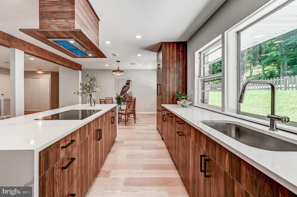 Dining room, Interior, Kitchen, Pendant Lights, Recessed Lighting, Wood Texture Flooring