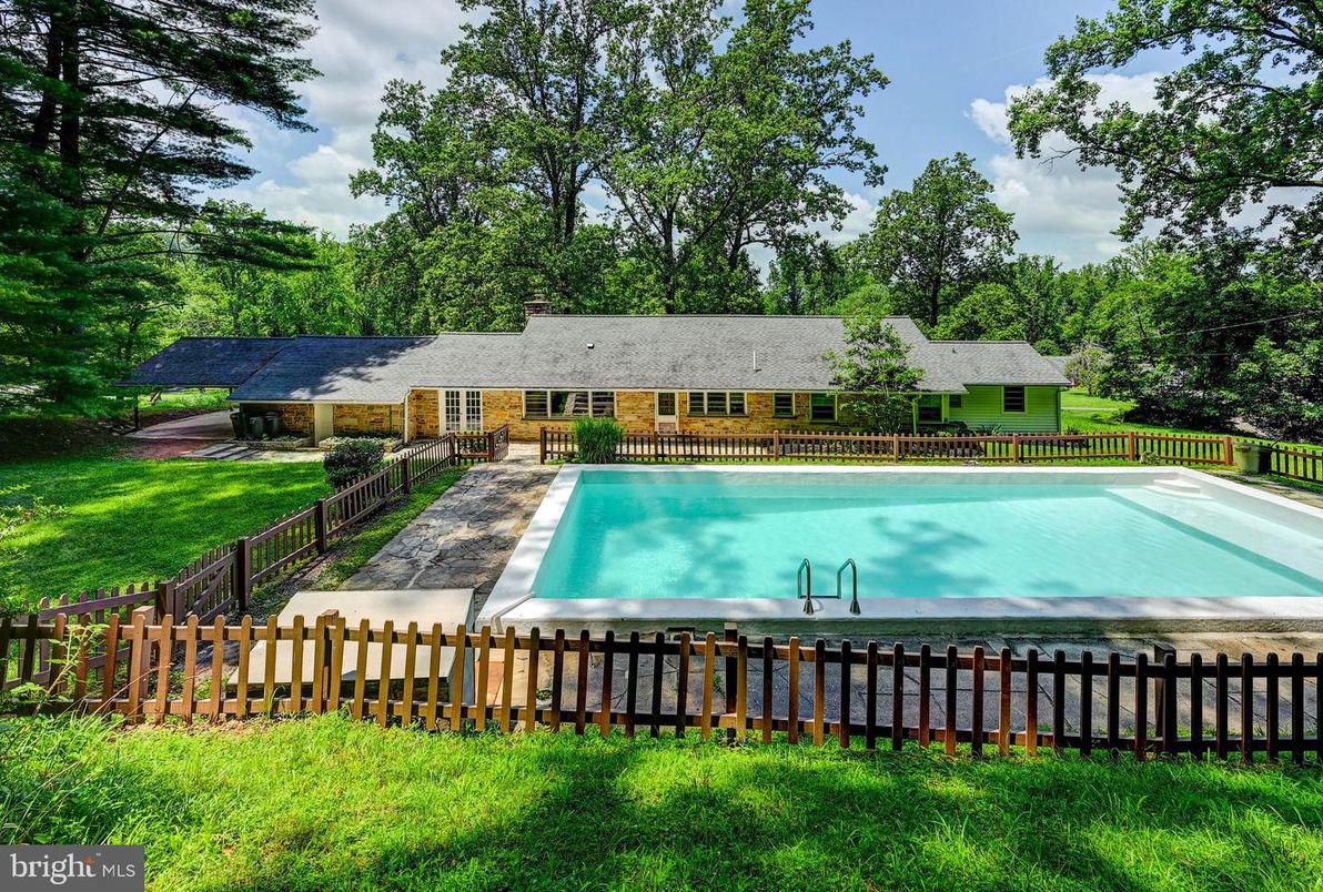 Backyard, Exterior, Pool