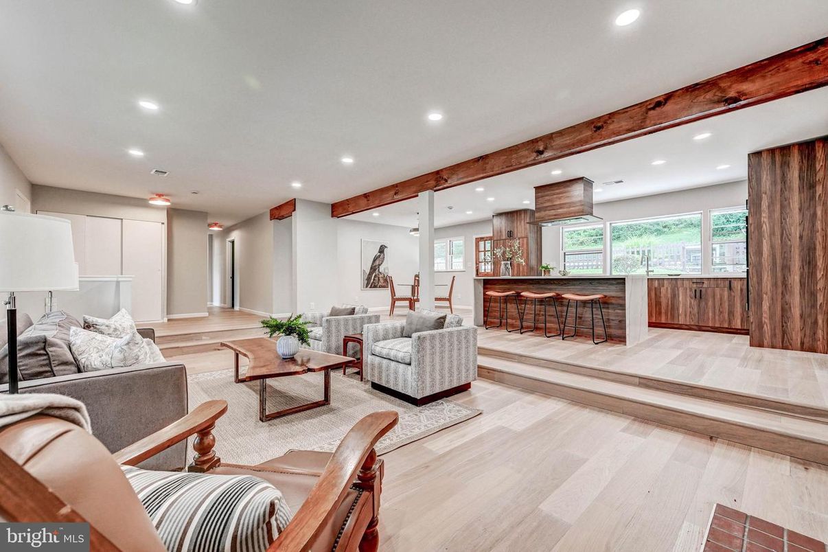 Interior, Living room, Pendant Lights, Recessed Lighting, Wood Texture Flooring