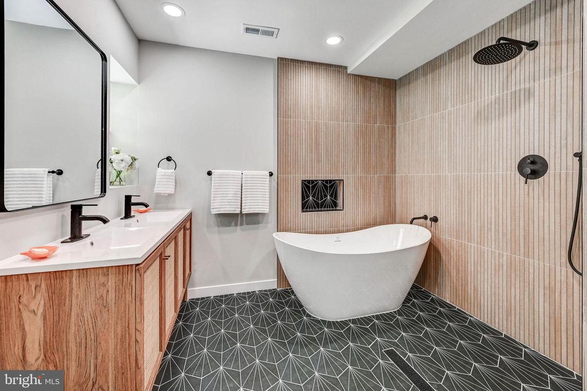 Bathroom, Dual Sink Vanities, Free Standing Baths, Interior, Recessed Lighting