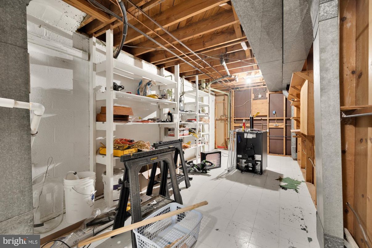 Fitness Equipment, Interior, Wooden Beams