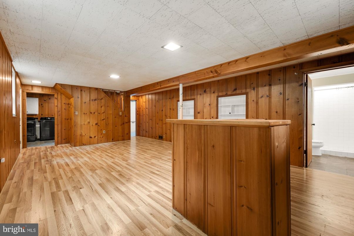 Empty room, Interior, Recessed Lighting, Wood Texture Flooring, Wooden Walls