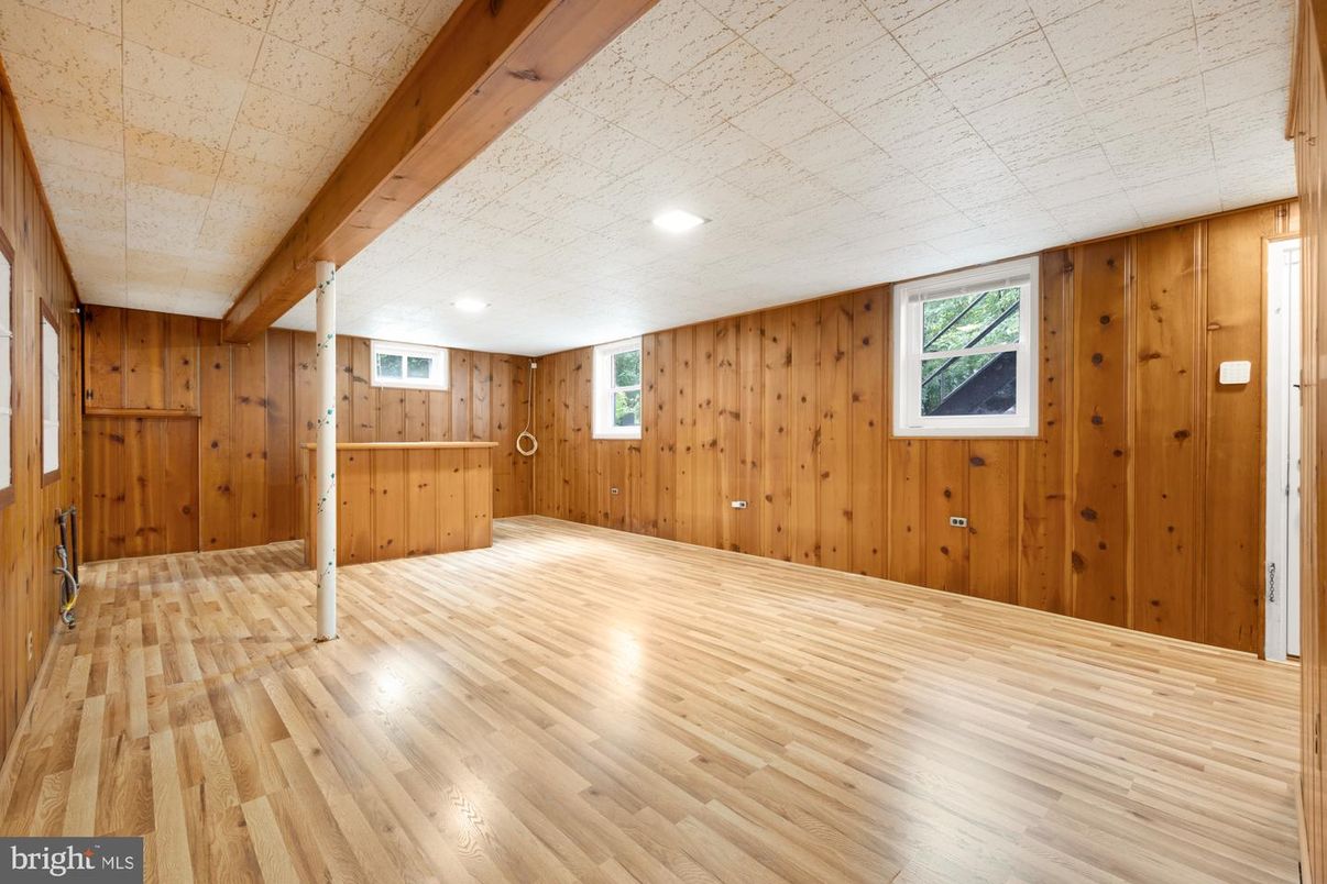 Empty room, Interior, Recessed Lighting, Wooden Beams, Wood Texture Flooring, Wooden Walls