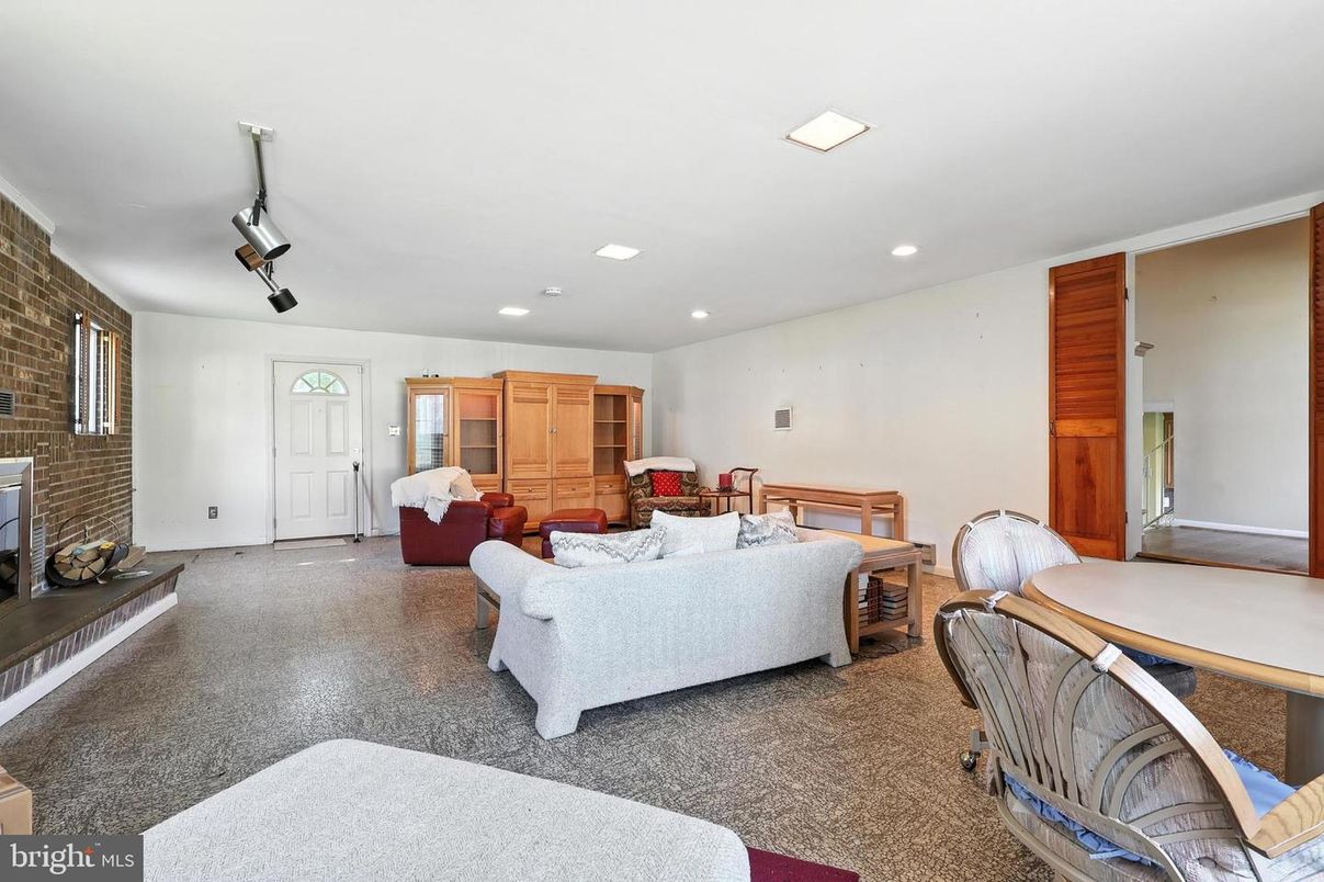 Interior, Living room, Recessed Lighting, Stone Walls