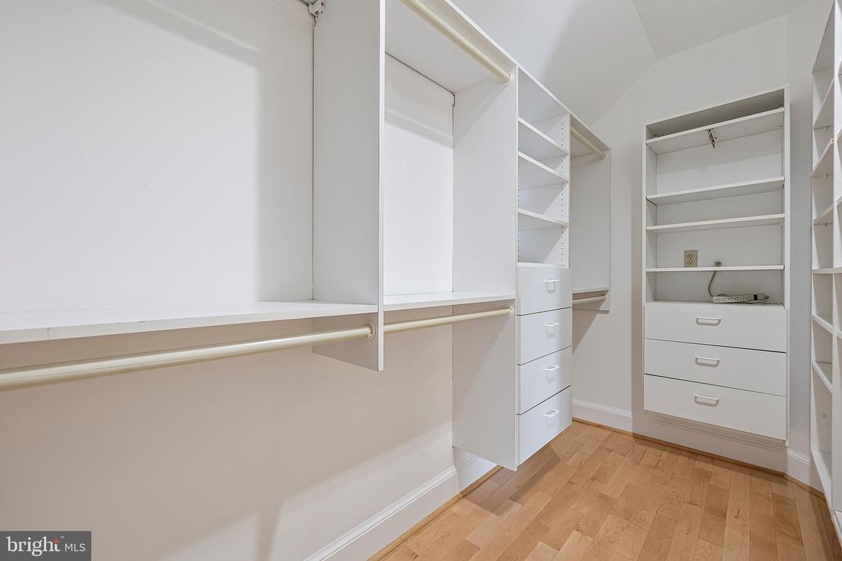 Interior, Walk-in Closets, Wood Texture Flooring