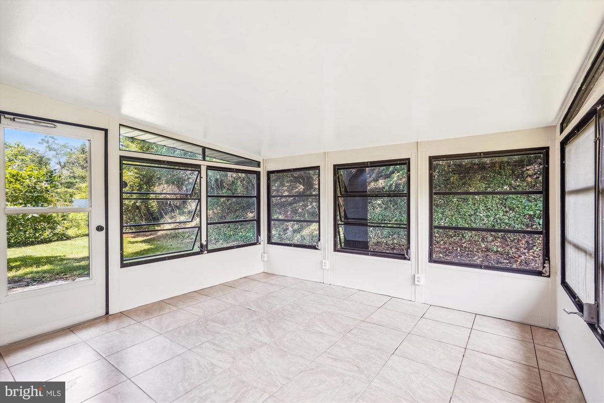 Empty room, Interior, Sun Room