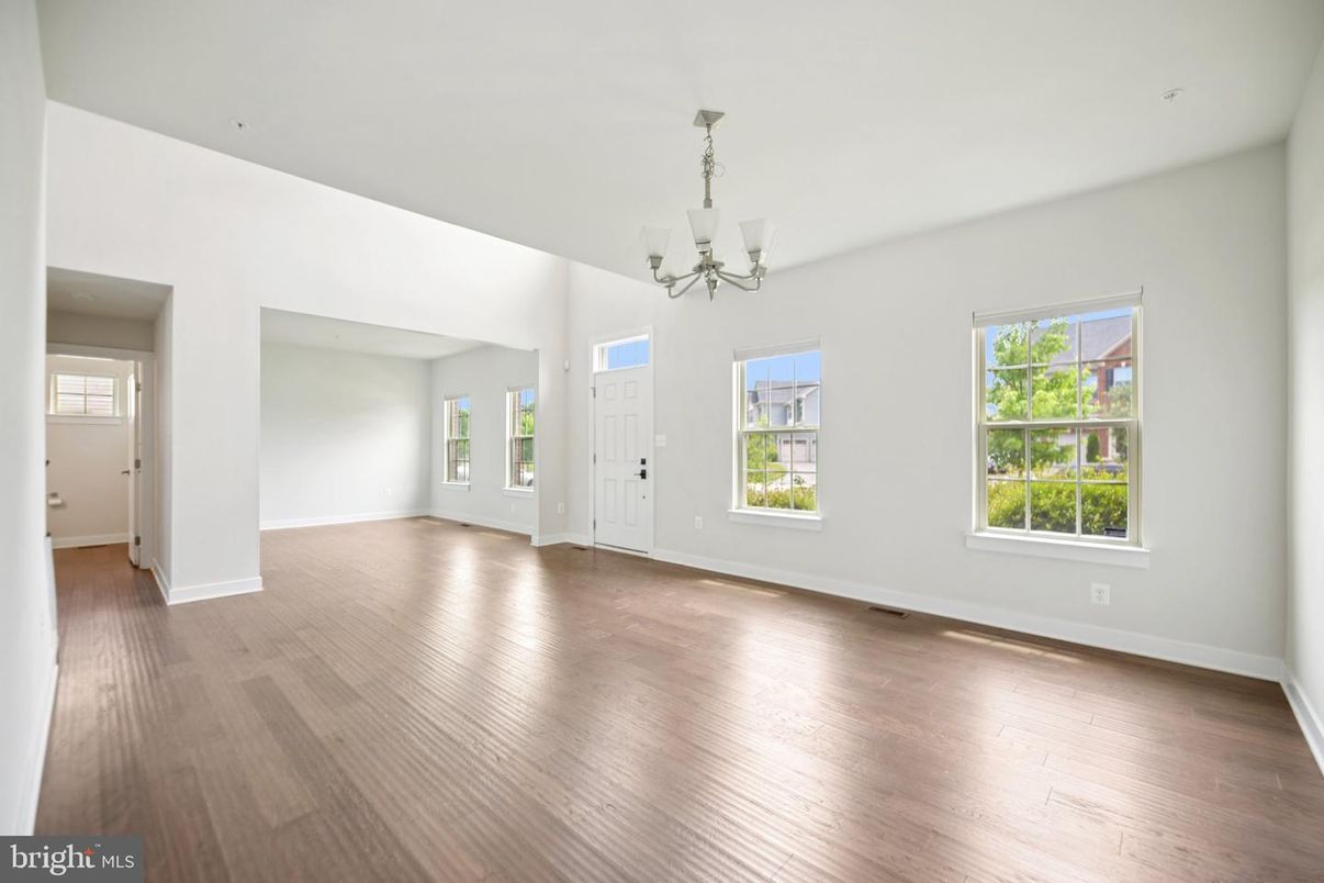 Chandelier, Empty room, Interior, Wood Texture Flooring