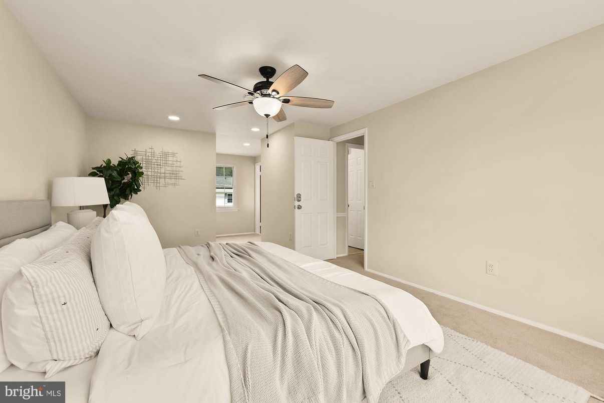 Bedroom, Interior, Recessed Lighting
