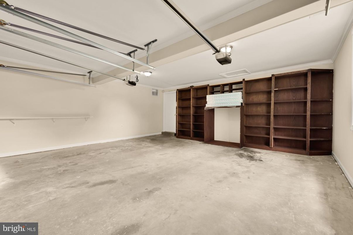 Garage, Interior
