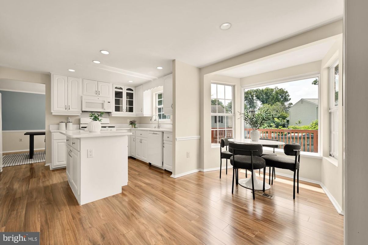 Dining room, Interior, Kitchen, Recessed Lighting, Wood Texture Flooring