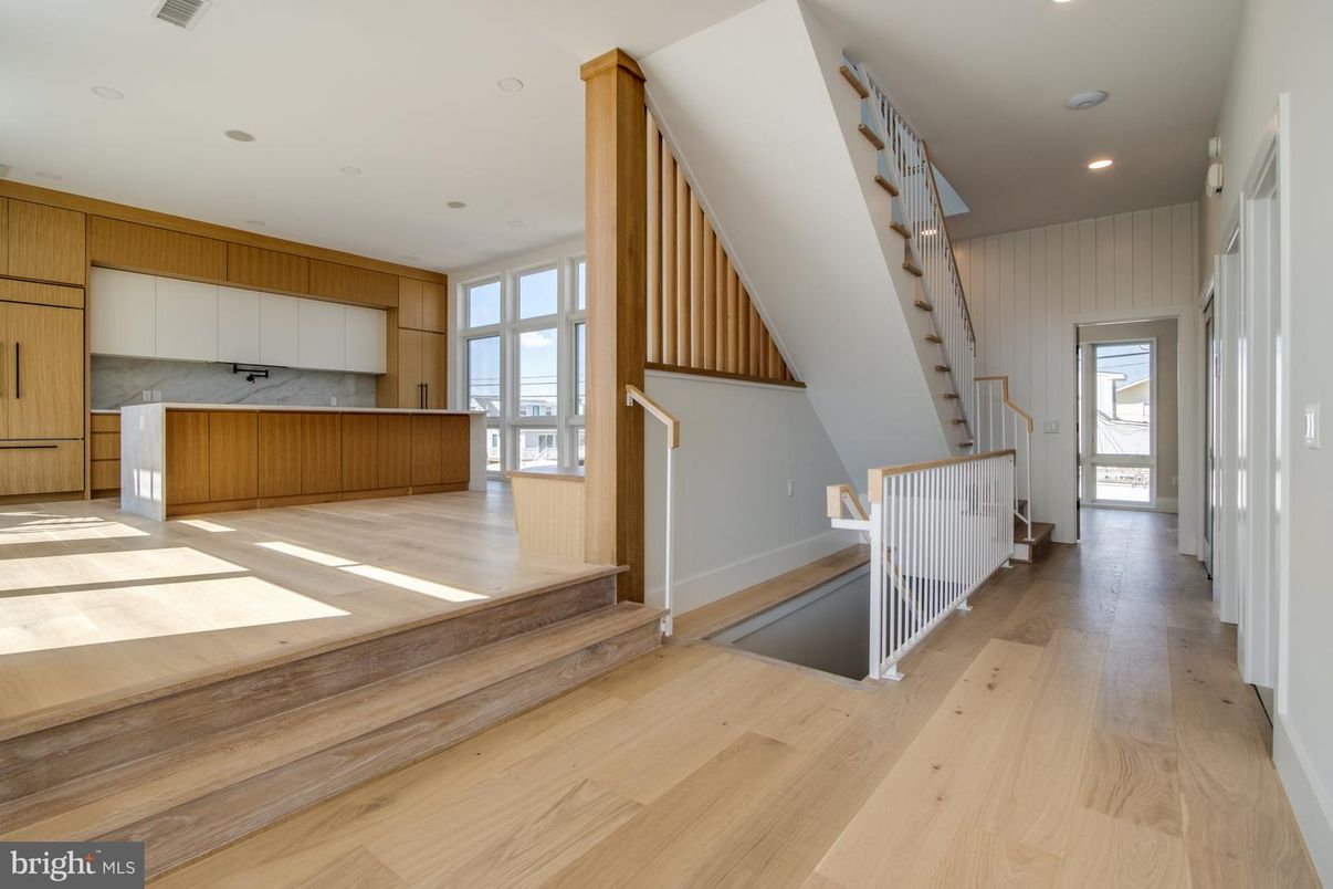 Interior, Recessed Lighting, Wood Texture Flooring