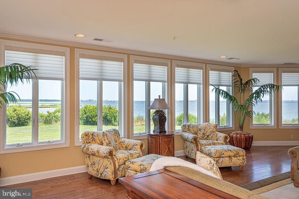 Interior, Living room, Recessed Lighting, Sun Room, Water, Wood Texture Flooring
