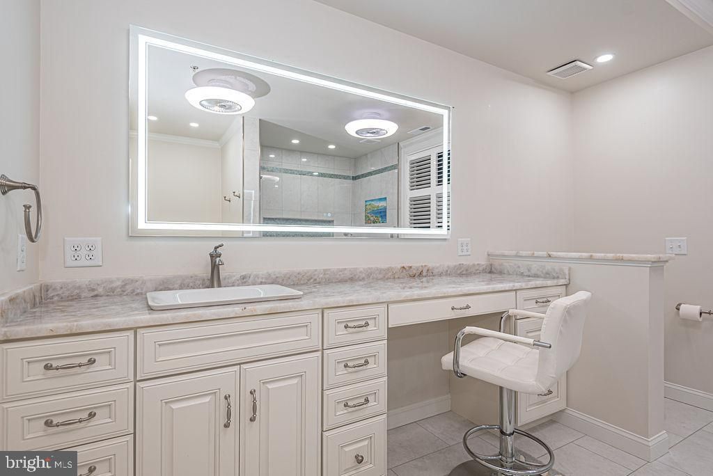 Bathroom, Interior, Pendant Lights, Recessed Lighting