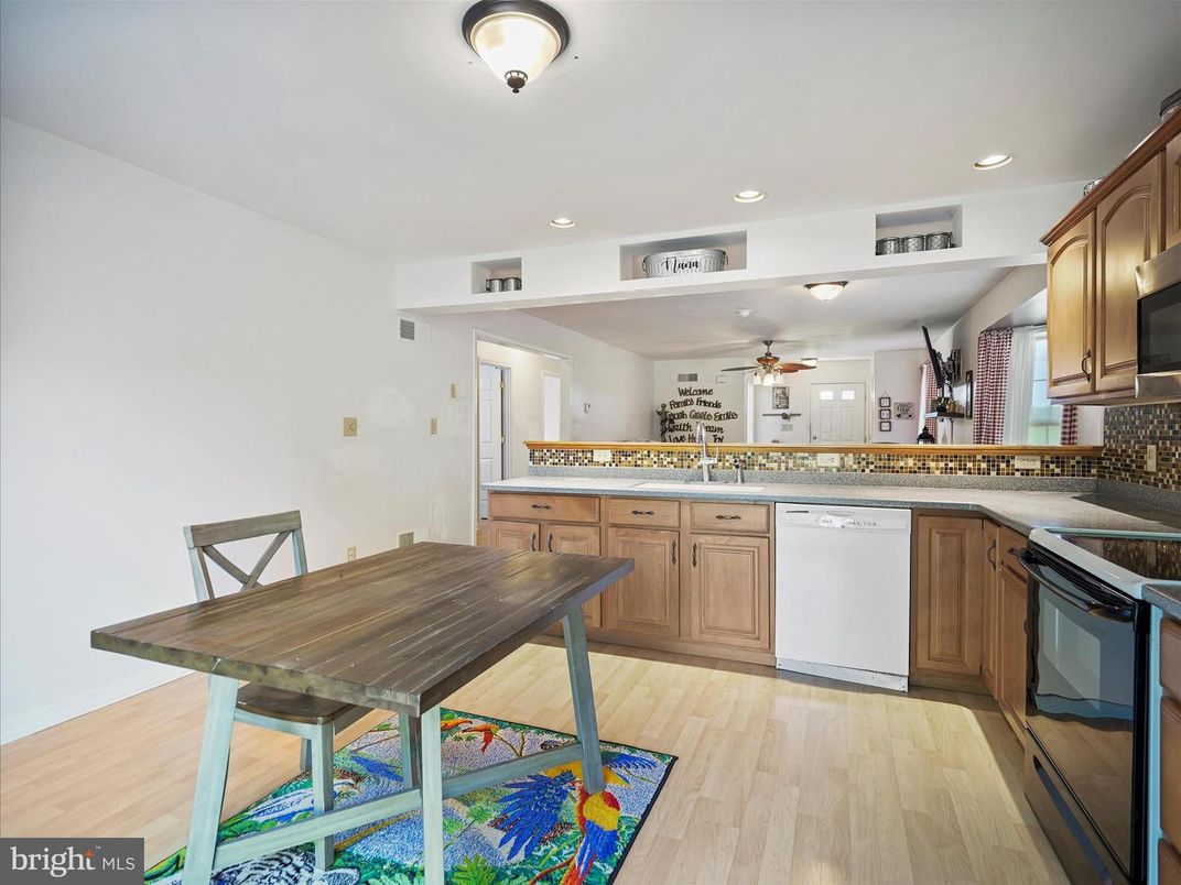 Dining room, Interior, Kitchen, Recessed Lighting, Wood Texture Flooring
