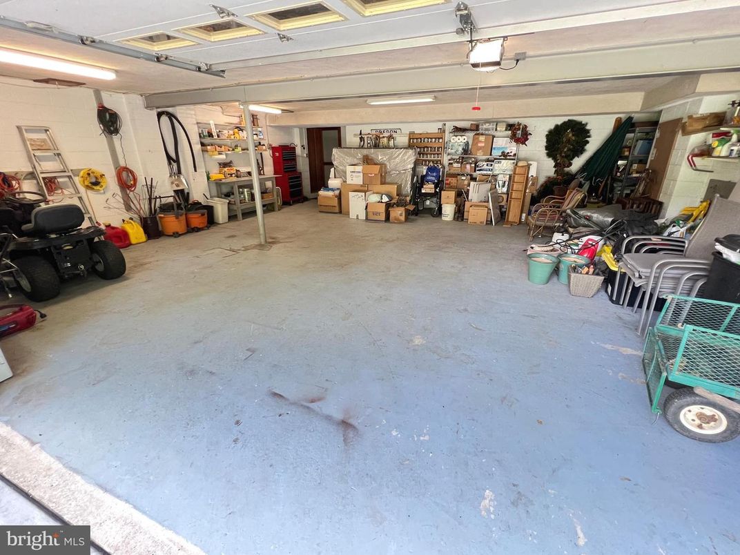 Garage, Interior