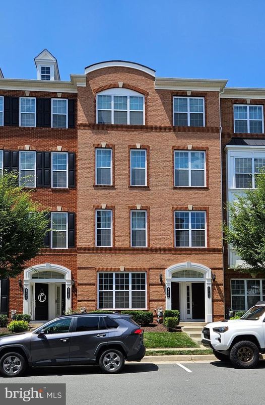 Exterior, Facade, Brick Facade, Rowhouse