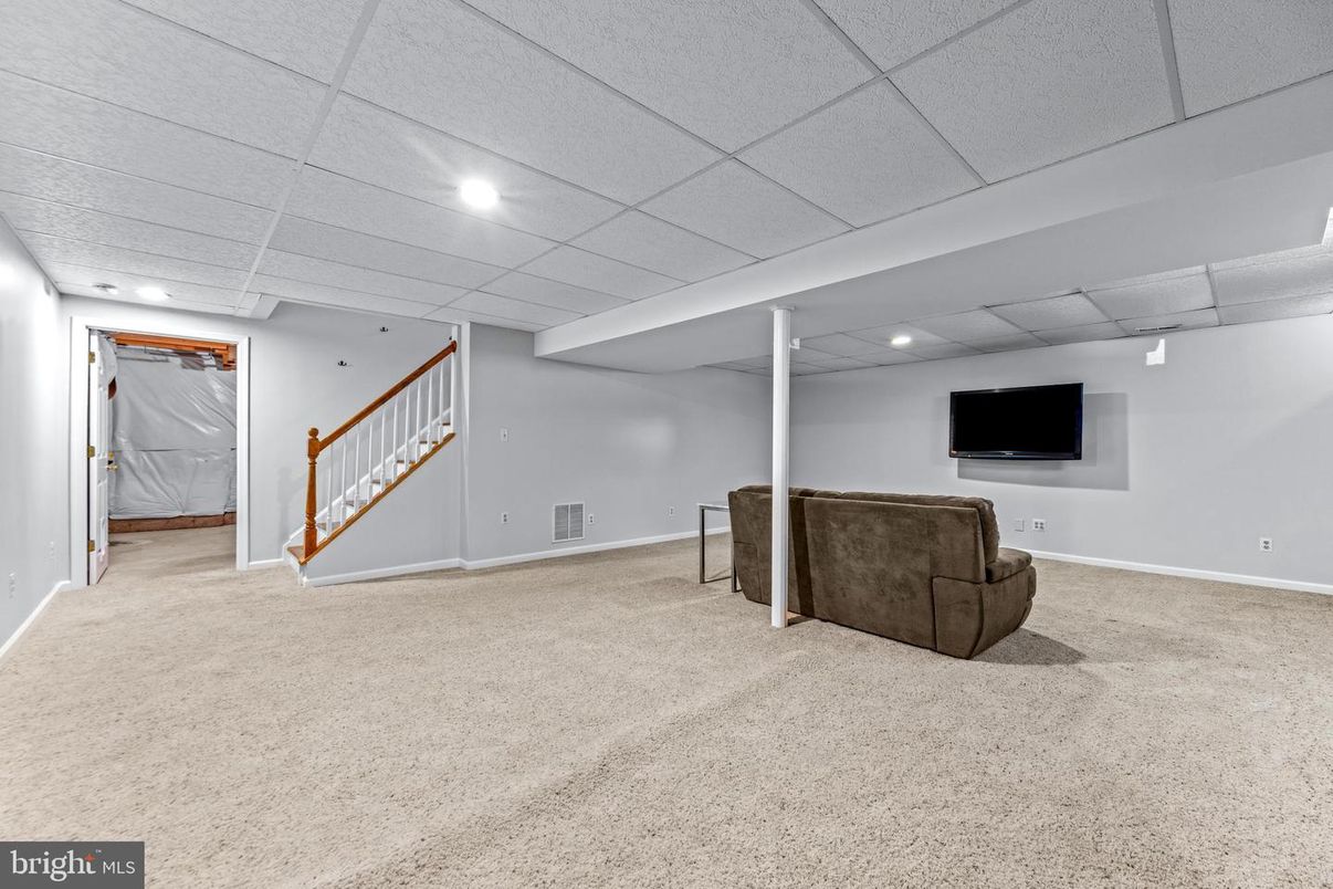 Empty room, Interior, Recessed Lighting