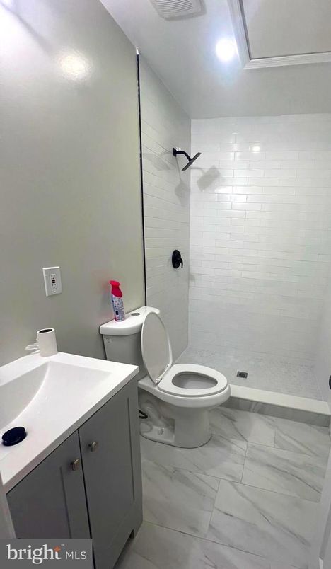 Bathroom, Interior, Marble, Recessed Lighting