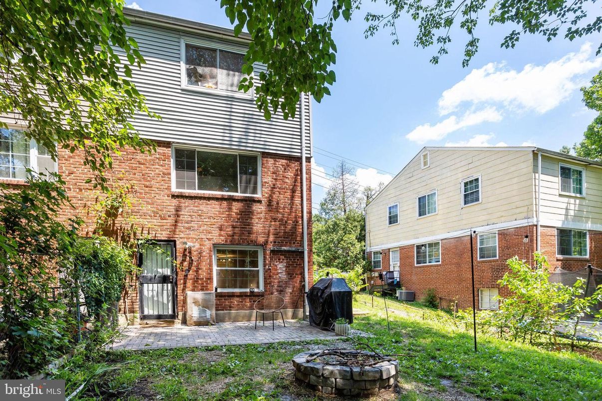 Exterior, Facade, Brick Facade, Rowhouse