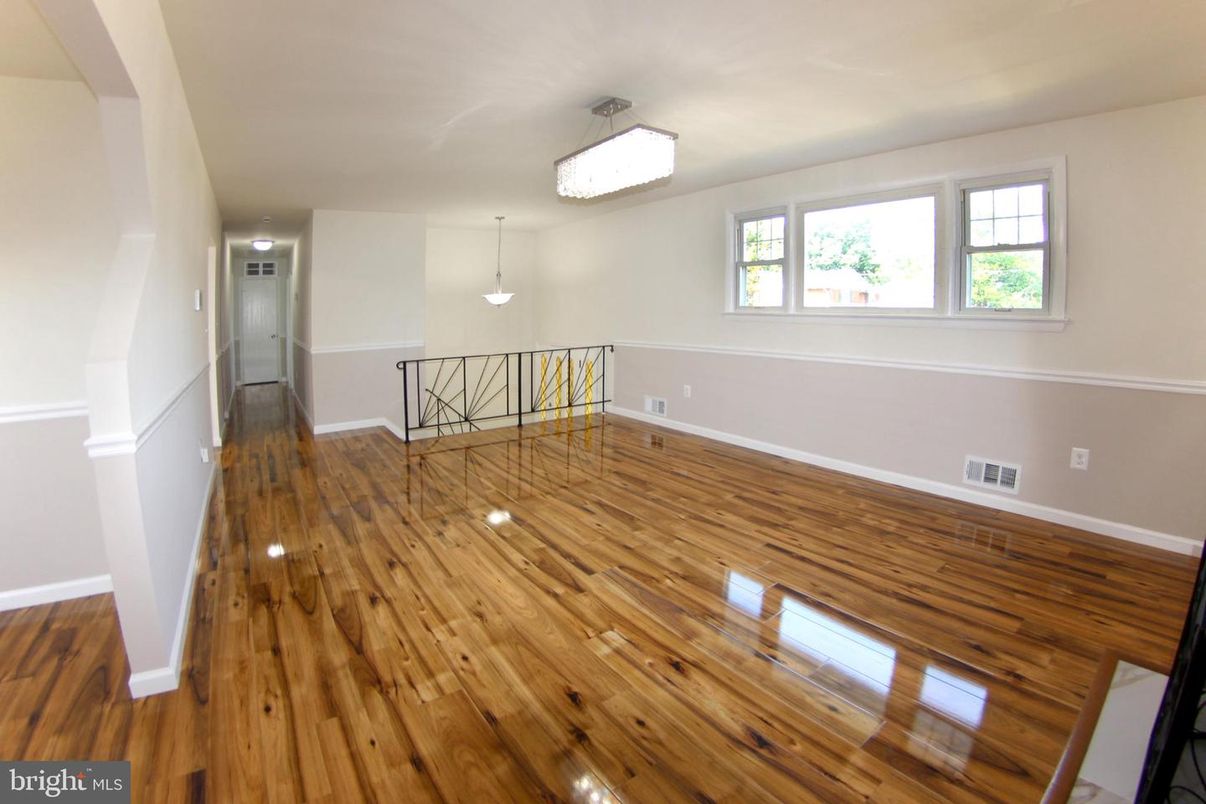 Interior, Pendant Lights, Wood Texture Flooring